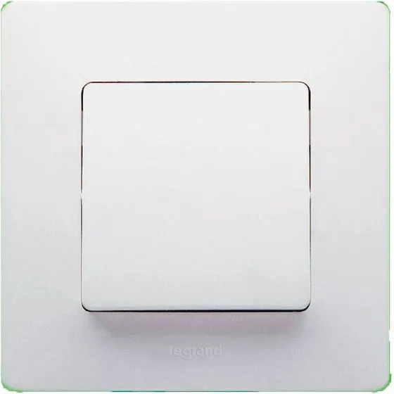 Legrand Niloé trykkontakt 6A hvid