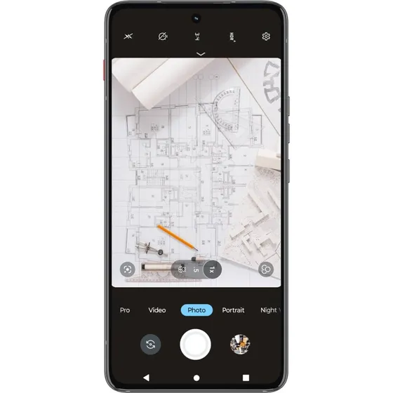 Motorola ThinkPhone 6.6" 256GB Carbon Sort