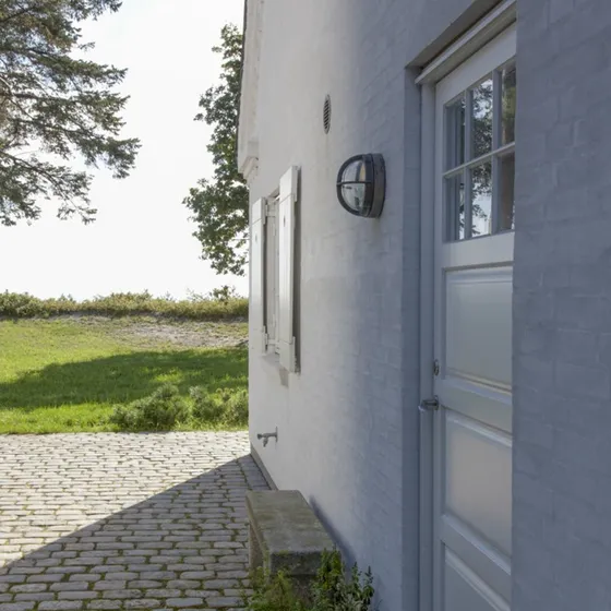 Louis Poulsen Skot LED 3000K halvafskærmet opal aluminium