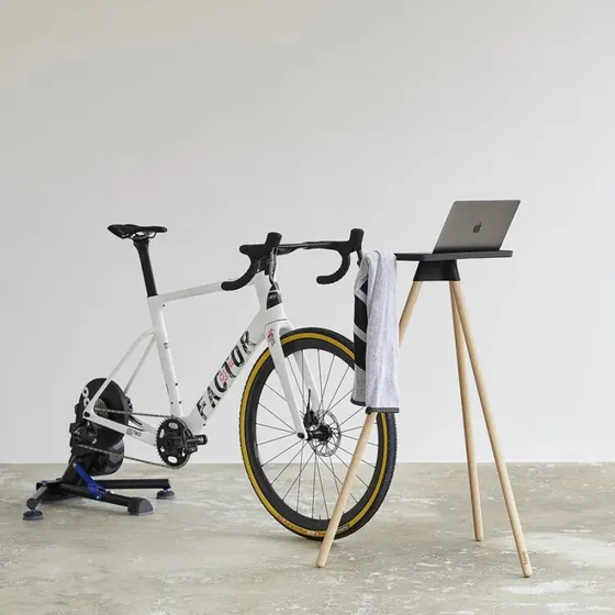 Tons Laptop Race Table med Holder Kit, Naturlig Eg