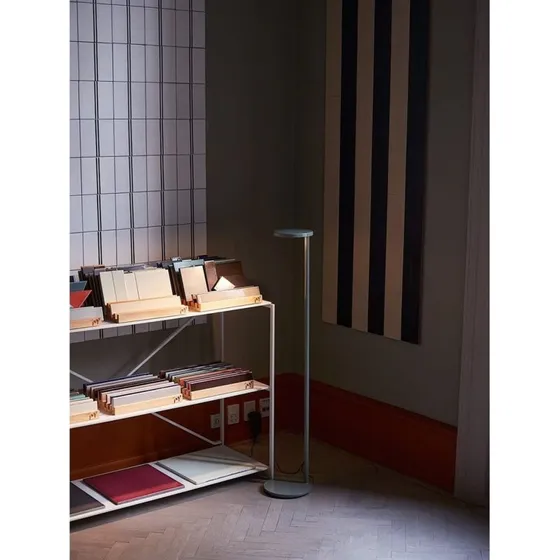 Flos Oblique F Gulvlampe USB-C Matt Brown
