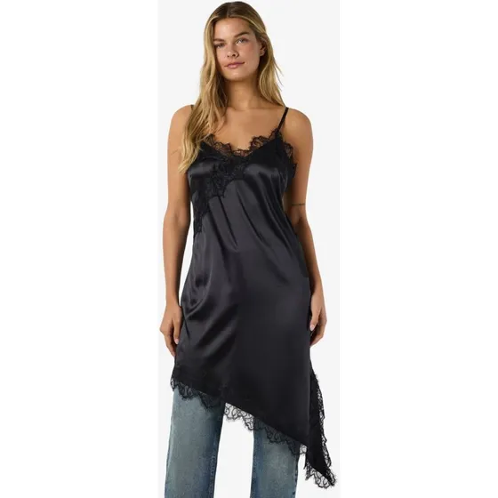 Noisy May Nmsofie Satinkjole med blondekant – Sort