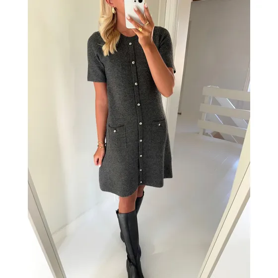 Vero Moda JOHANNA SS O-hals strikkjole – mellemgrå melange