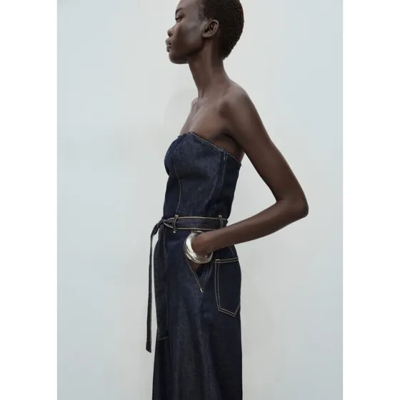 Mærke Stropløs denimjumpsuit med justerbart bælte