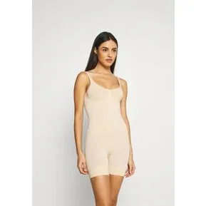 MAGIC Bodyfashion Low Back Bodysuit – Formende, Medium Support, Latte