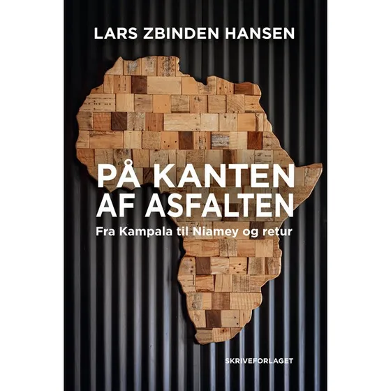 På kanten af asfalten af Lars Zbinden Hansen