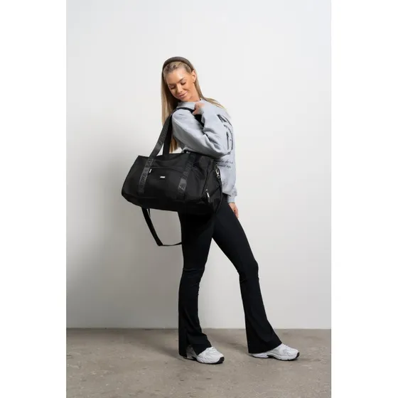 Famme Gym Bag 47×28×22 cm – taske med sko-lomme