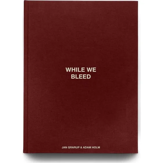 While We Bleed - Jan Grarup & Adam Holm - Bog