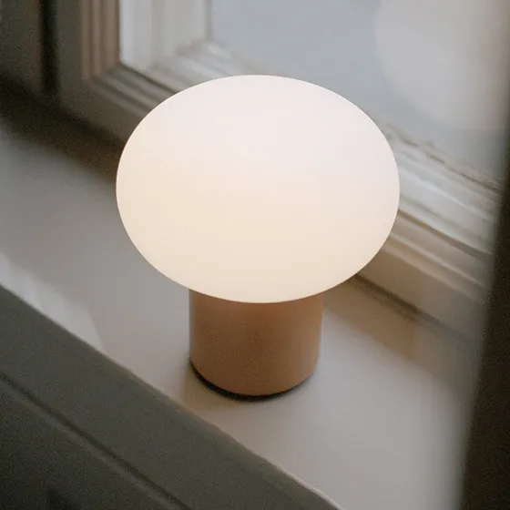 New Works Karl-Johan Portable Bordlampe IP65 - Ochre Yellow