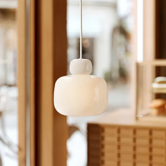 Woud Stone Small pendellampe i opalglas, Ø 16 cm