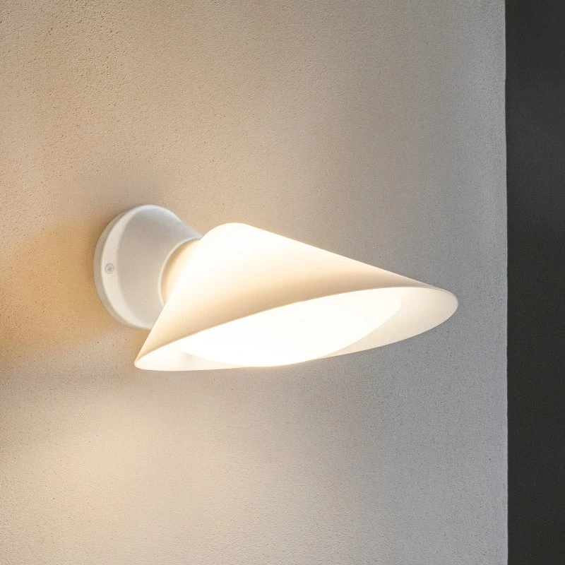 DCW Plume væglampe, hvid aluminium/polycarbonat
