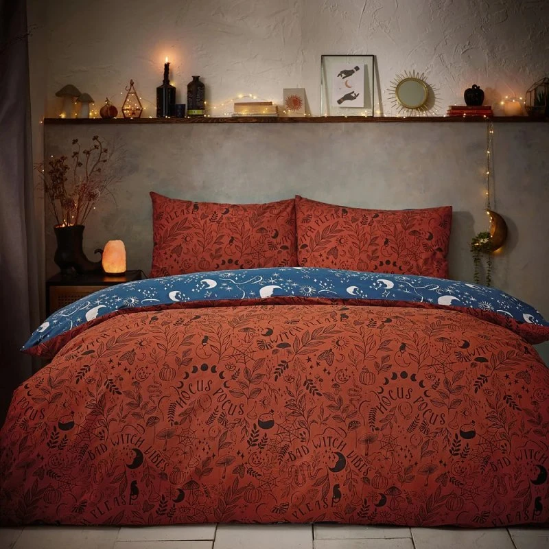 Furn Witchy Vibes Vendbart Sengesæt med Måne- og Celestial-design