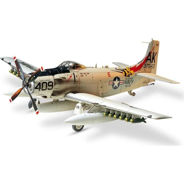Tamiya 1:48 Douglas A-1H Skyraider U.S. Navy plastikmodel