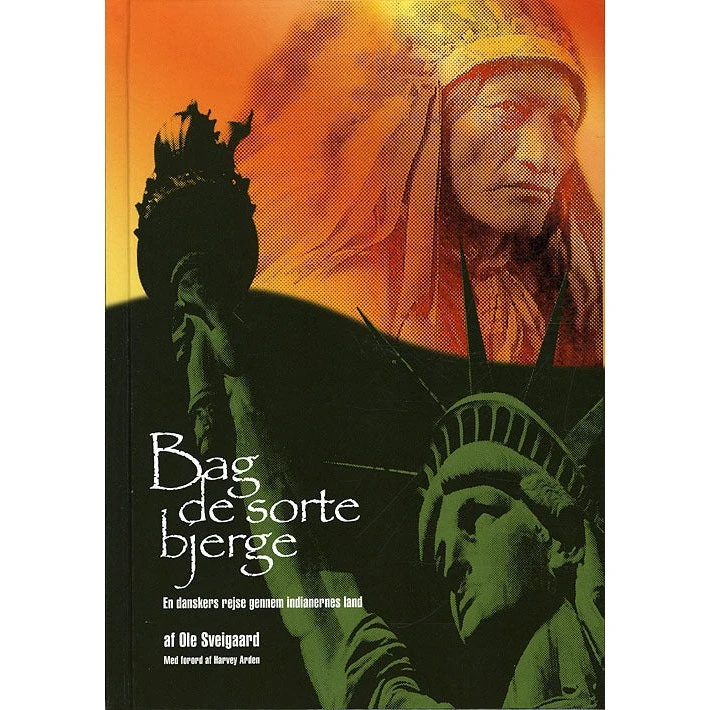 Bag de sorte bjerge af Ole Svegaard