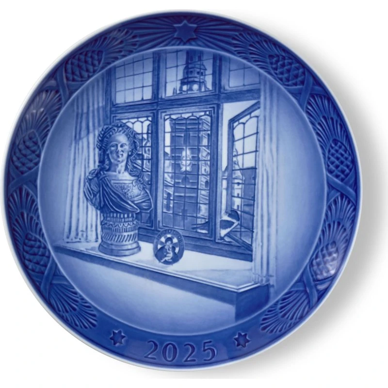 Royal Copenhagen Årsplatte 2025 Ø18 cm – Dronning Juliane Marie