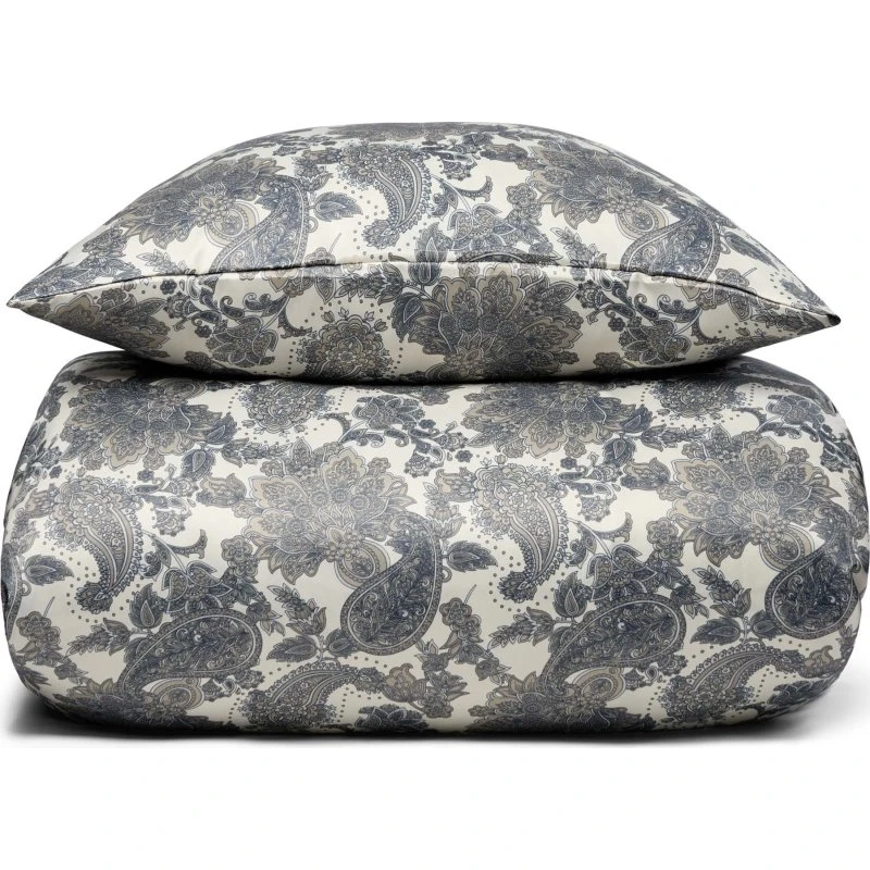 Satin sengetøj 200x220 cm – sand/blå blomster (IN Style)