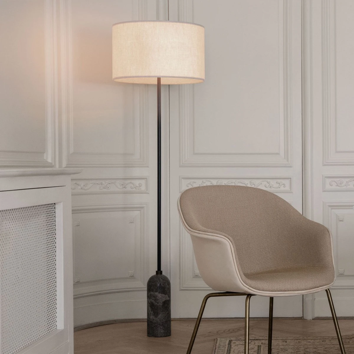 GUBI Gravity Gulvlampe - Grå Marmor & Canvas