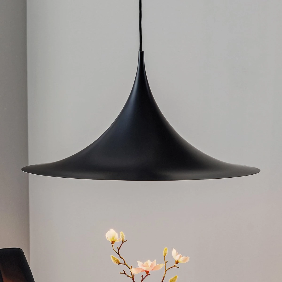 Gubi Semi Pendellampe Ø60 Mat Sort