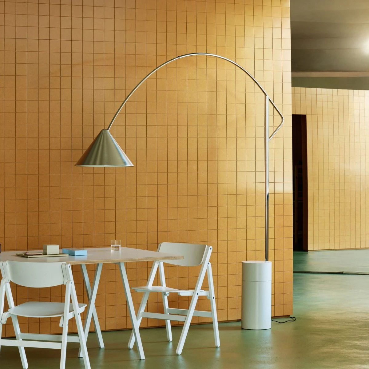 HAY Compass gulvlampe i aluminium, 217 cm, sølv