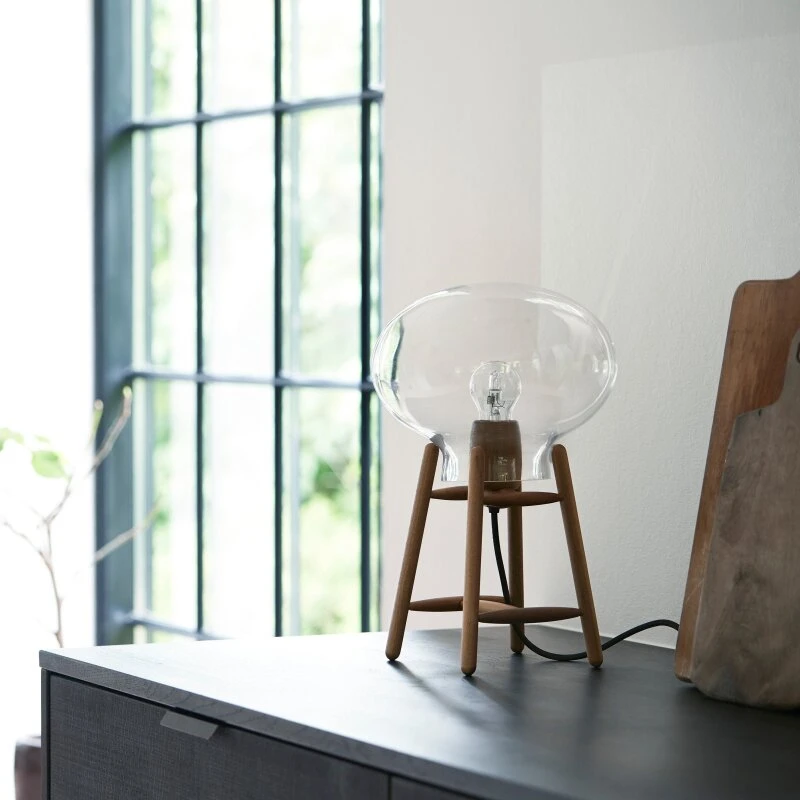 Hiti U4 bordlampe – valnød & klart glas