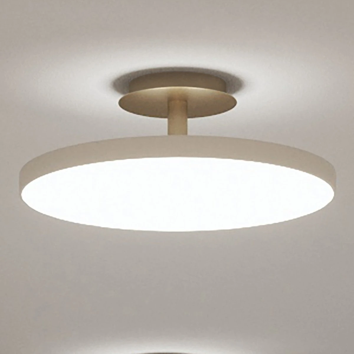 UMAGE Asteria UP PLUS LED-loftlampe, Perlehvid, 40 cm
