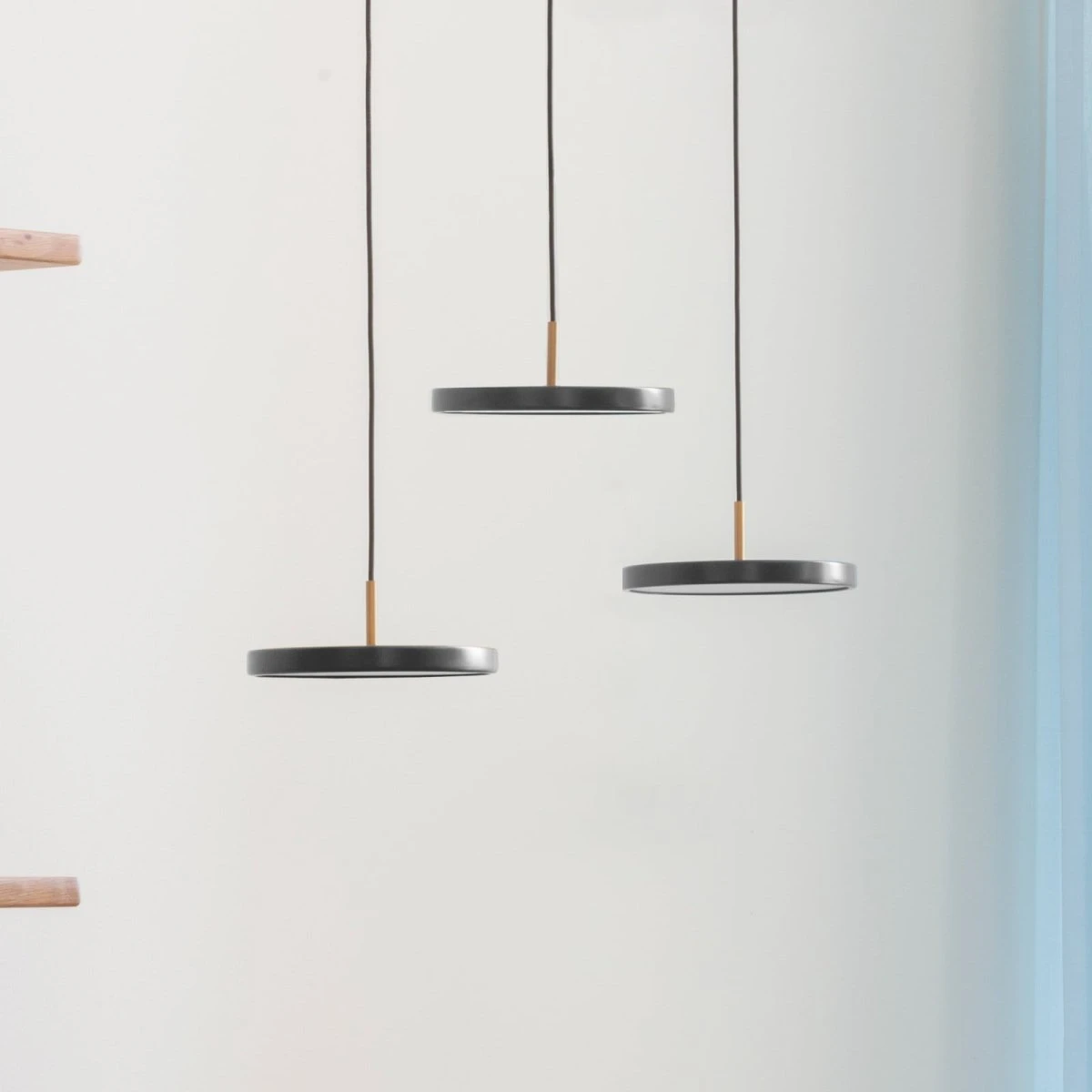 UMAGE Asteria Micro V2 Pendellampe – Antracitgrå med messing
