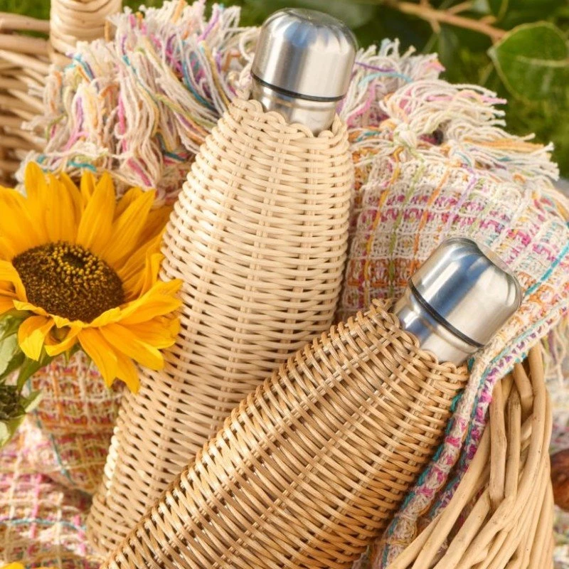Ib Laursen Termoflaske 500 ml i naturfarvet polyrattan