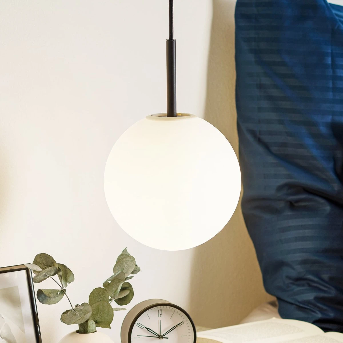 Audo Copenhagen TR Bulb Pendellampe - Sort Mat / Opal Glas