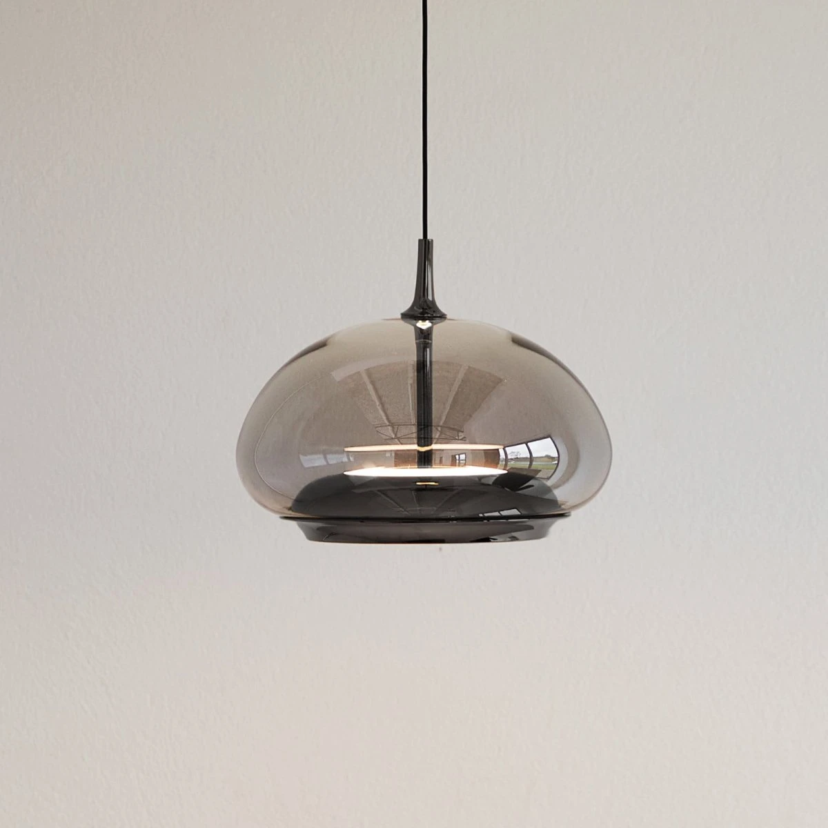 Loom Design Avalon Pendel - Smoked/Black Chrome - 20 cm