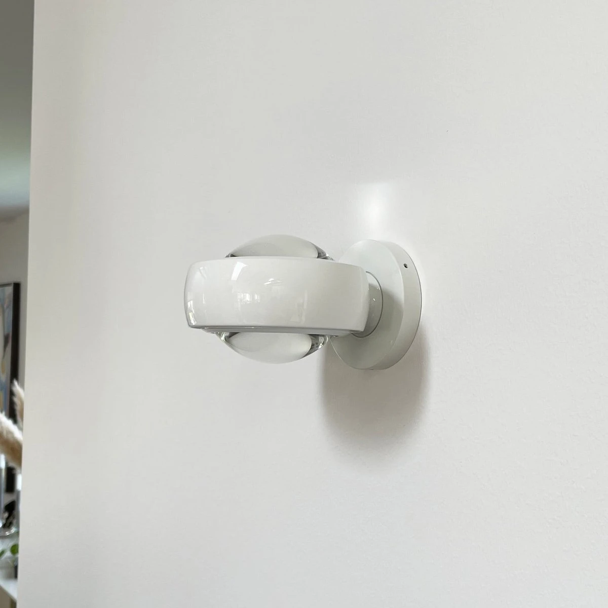 Loom Design Optic Væglampe Glossy White - Rund Aluminium & Glas