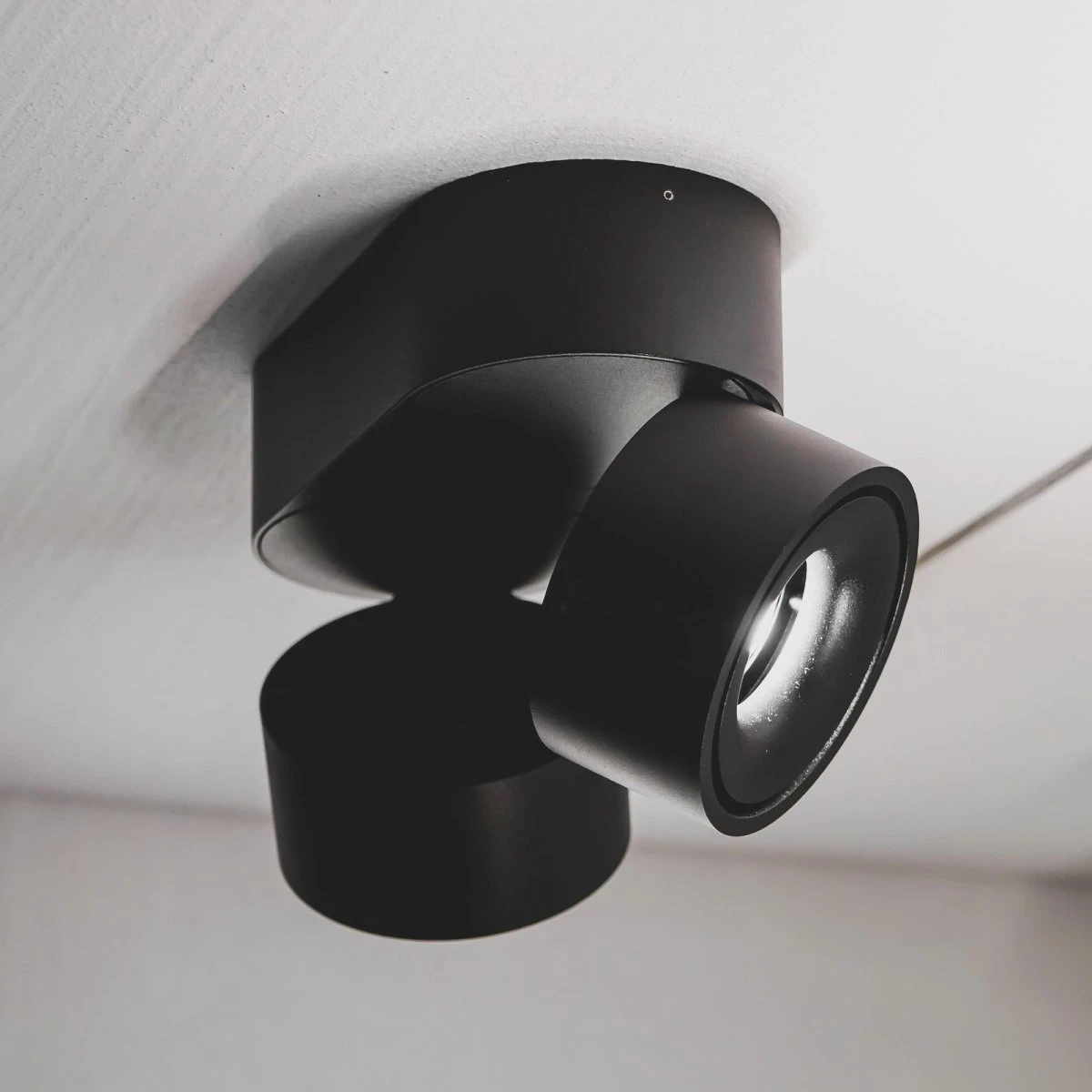 Loom Design Aim Double Spot Black - Rund spot i aluminium