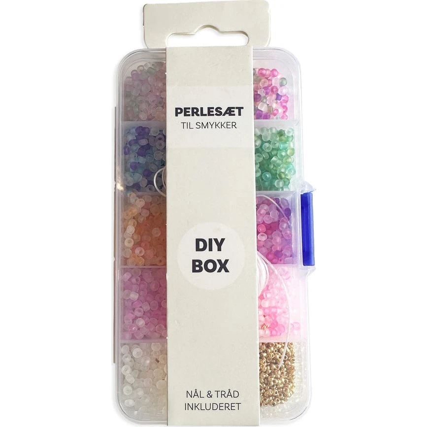 Perler i æske med assorterede farver, nål og tråd