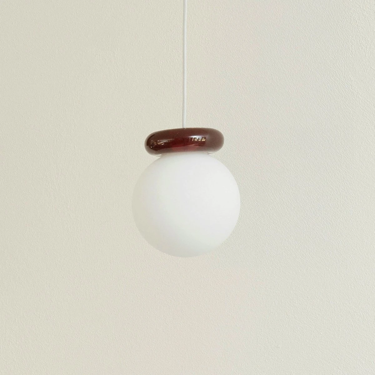 Normann Copenhagen Hinx pendellampe, Bordeaux, Ø15 cm