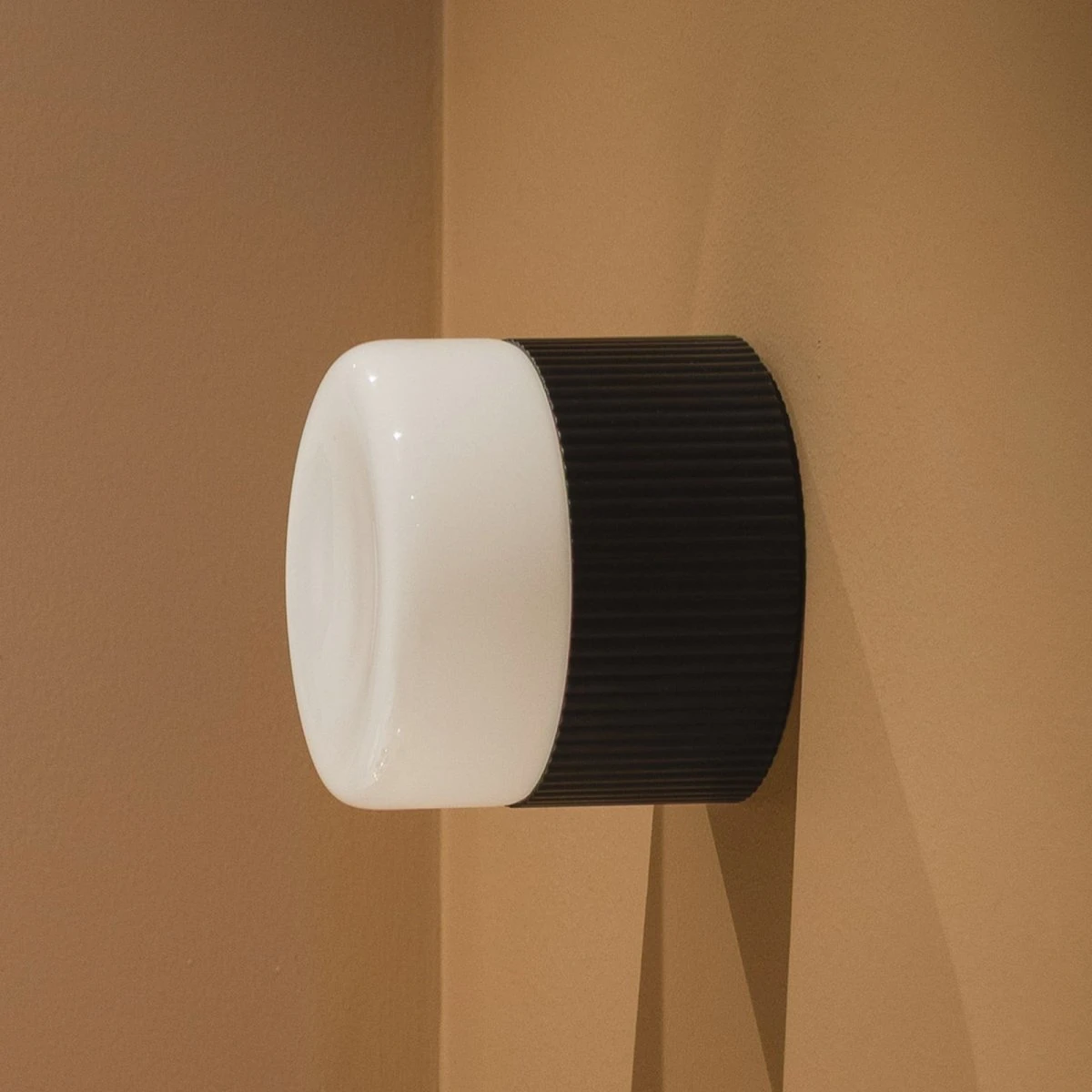 Globen Lighting Hubble 12 Væglampe/Loftlampe - Sort/Hvid IP44