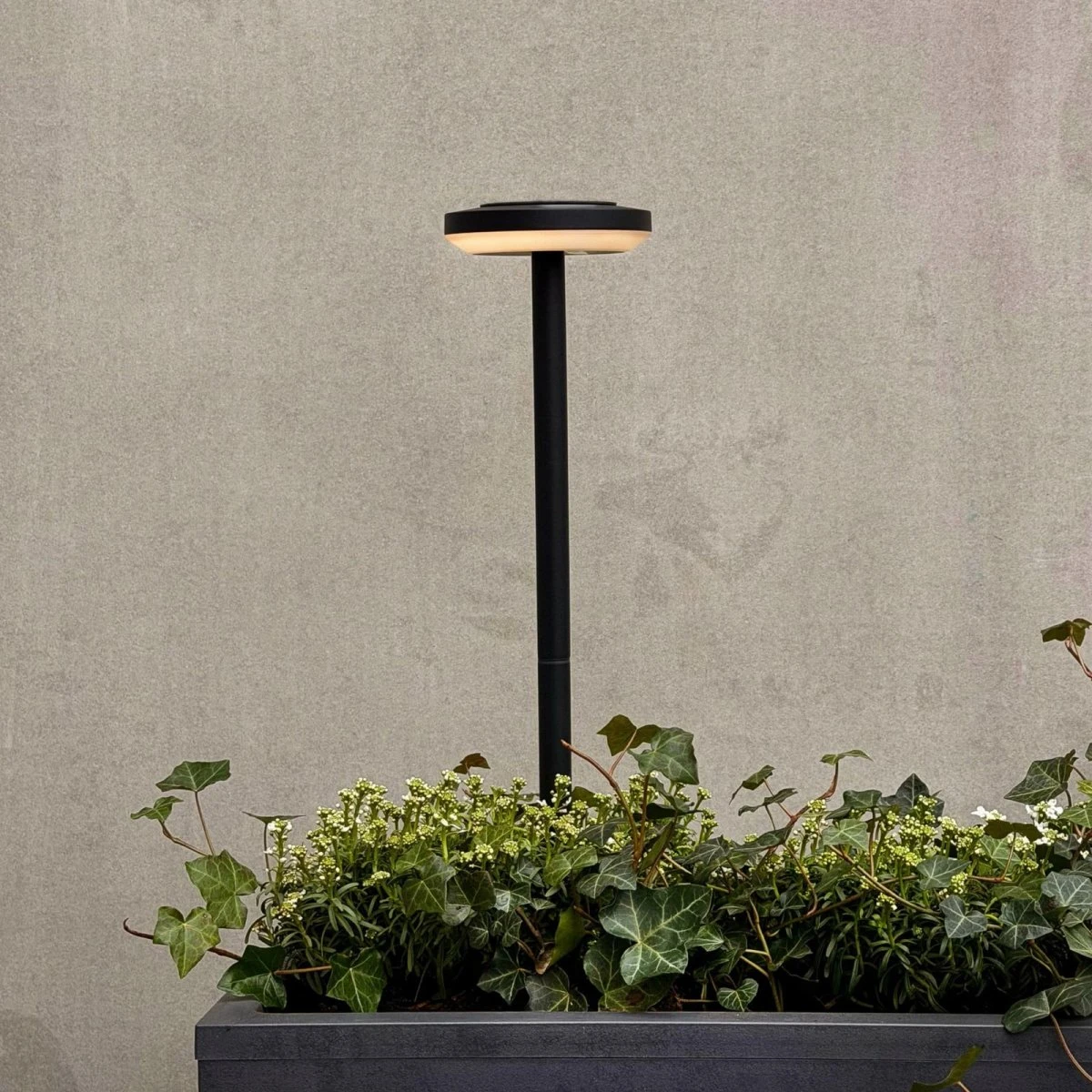 Otera LED-solcellevejlampe 50 cm - Sort aluminium