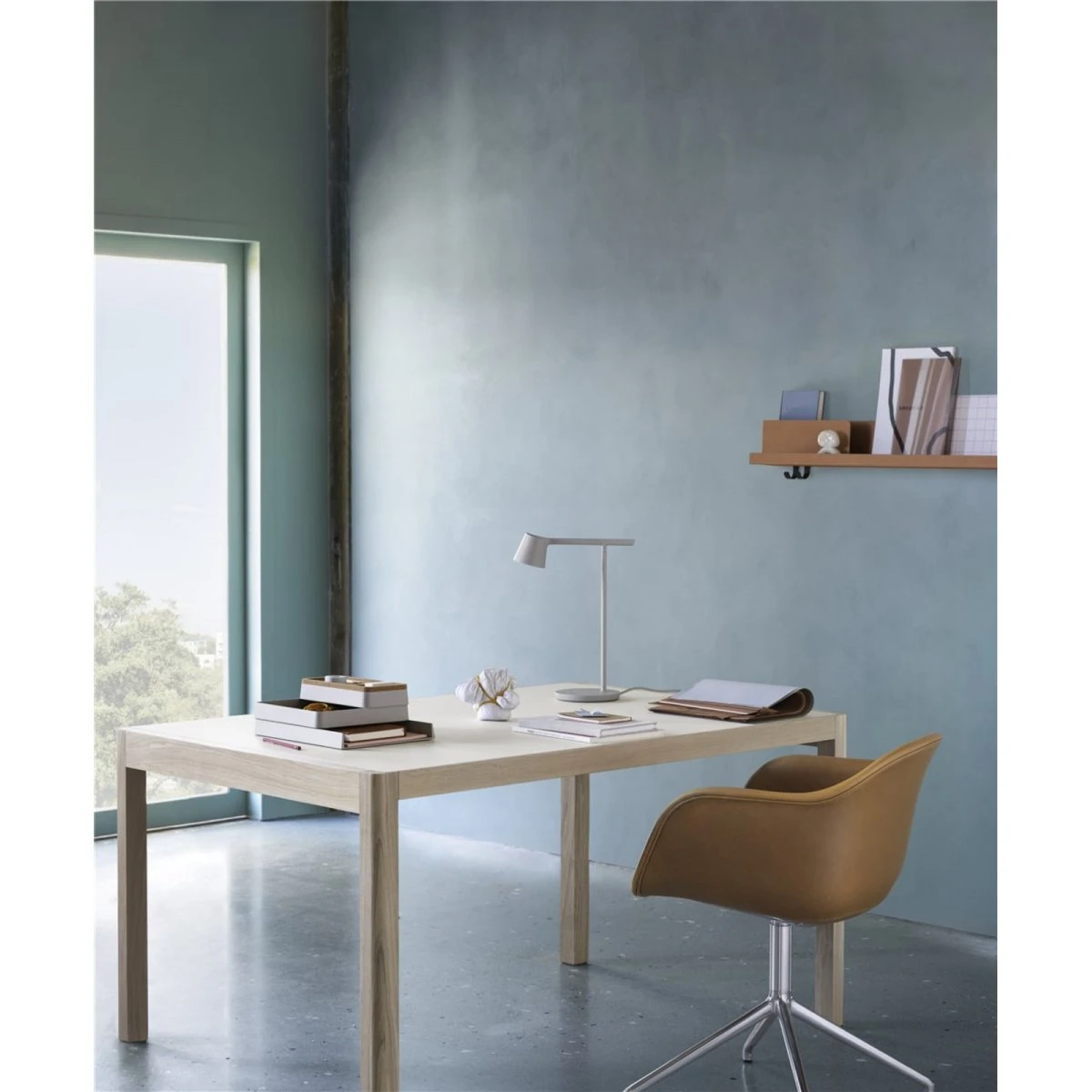 Muuto Tip Bordlampe Grey - Aluminium