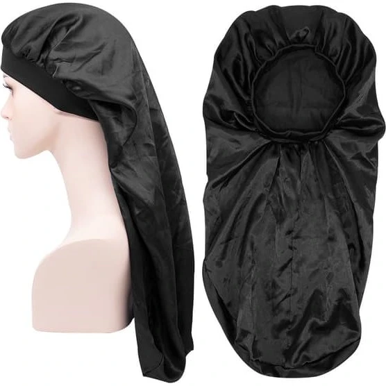 Lang sovehætte i satin - Black