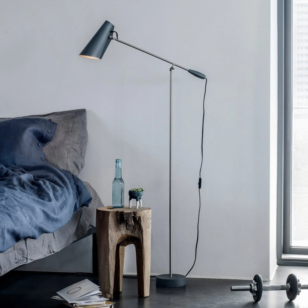 Northern Birdy Gulvlampe Grå - Designklassiker i metal