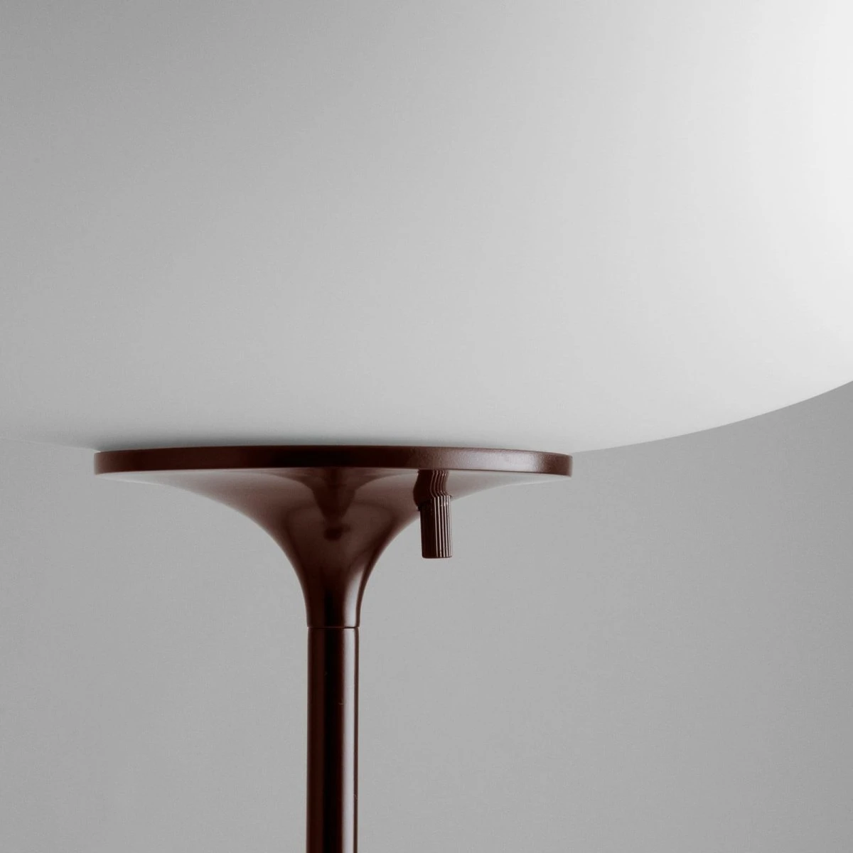 Gubi Stemlite gulvlampe - Sort/Rød - 110 cm