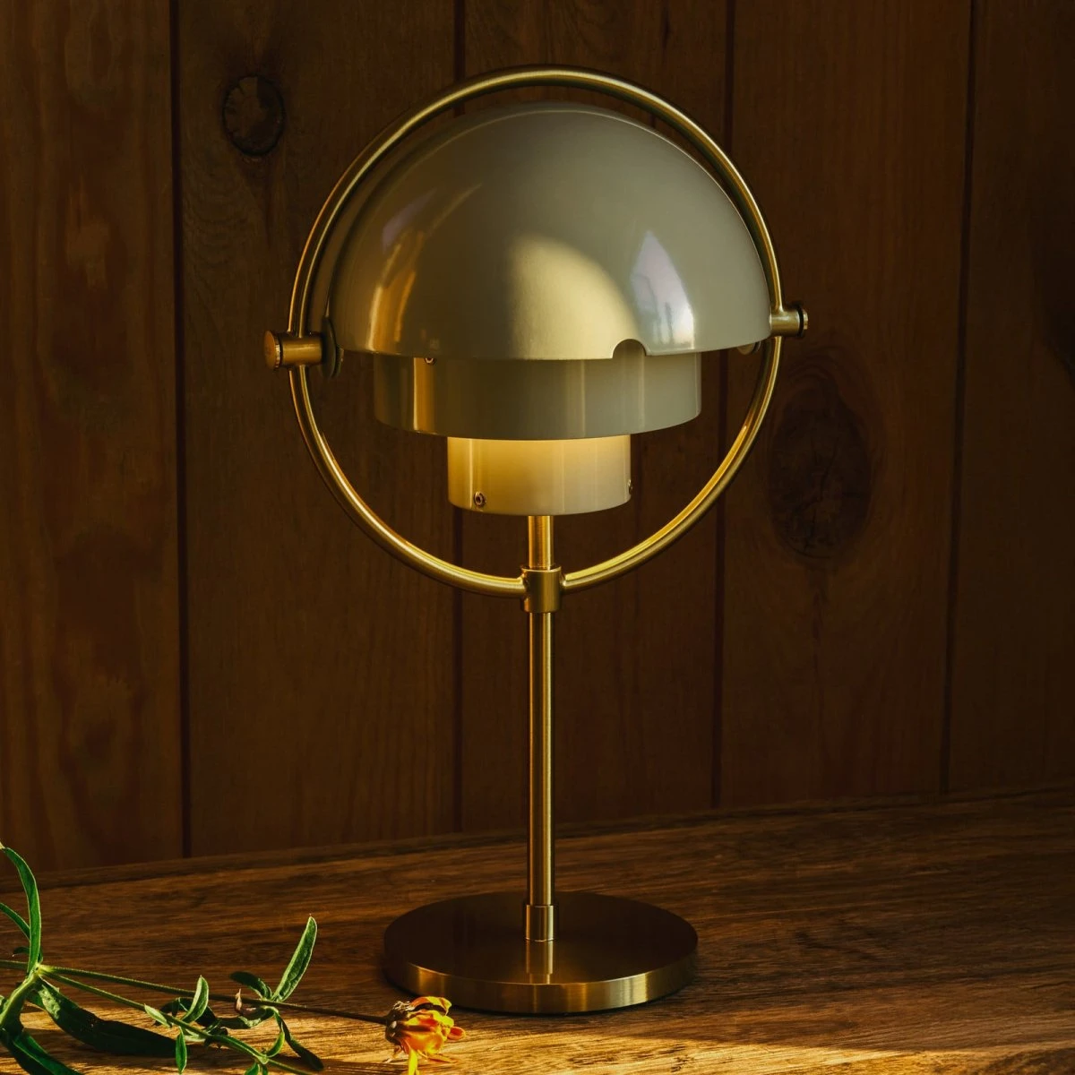 Gubi Multi-Lite Portable bordlampe - Messing/Pastel Grå - 30 cm