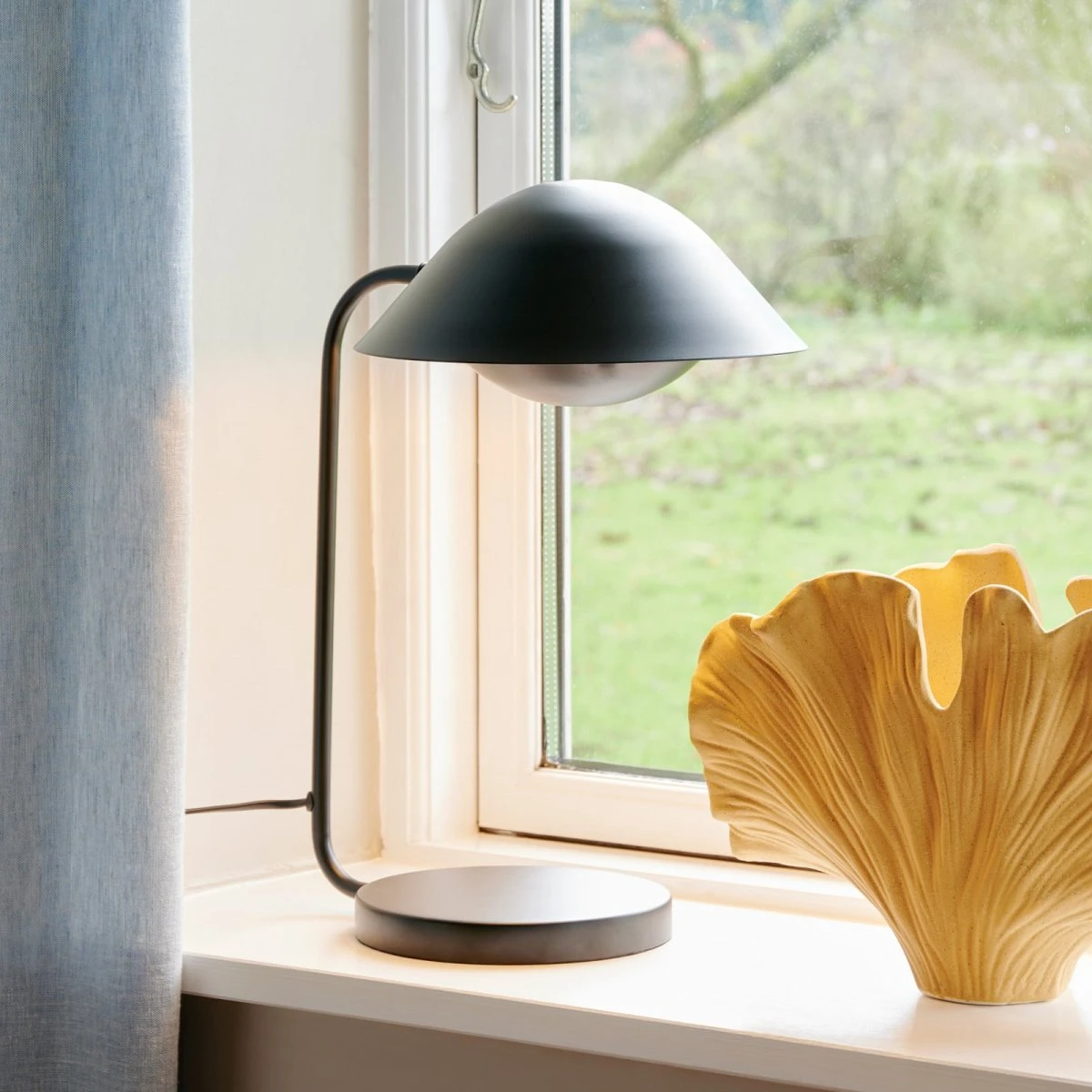 Nordlux Freya Bordlampe Black - Sort metal med skærm