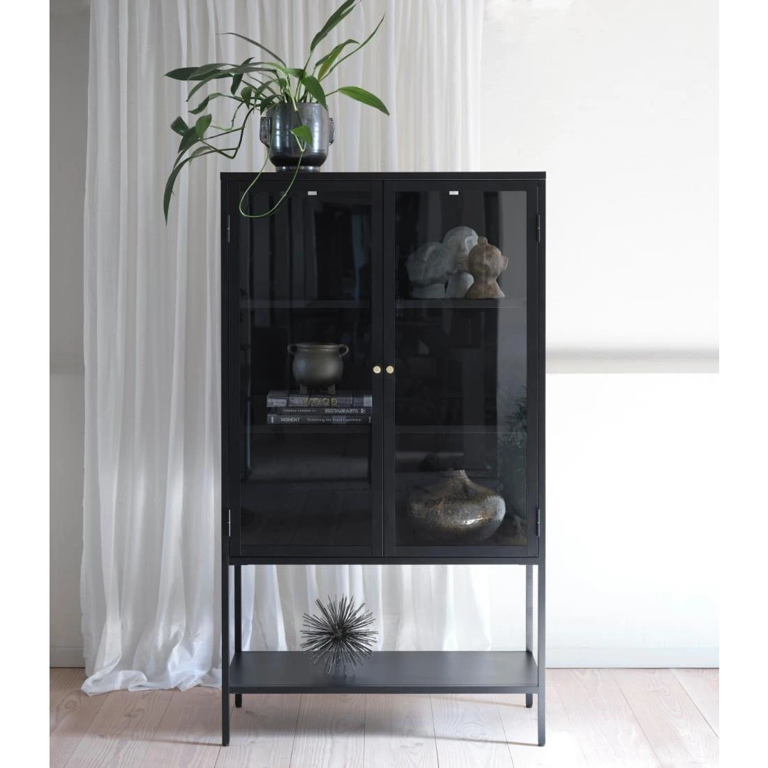 Carmel Højskab 160 cm - Sort metal med 2 glaslåger
