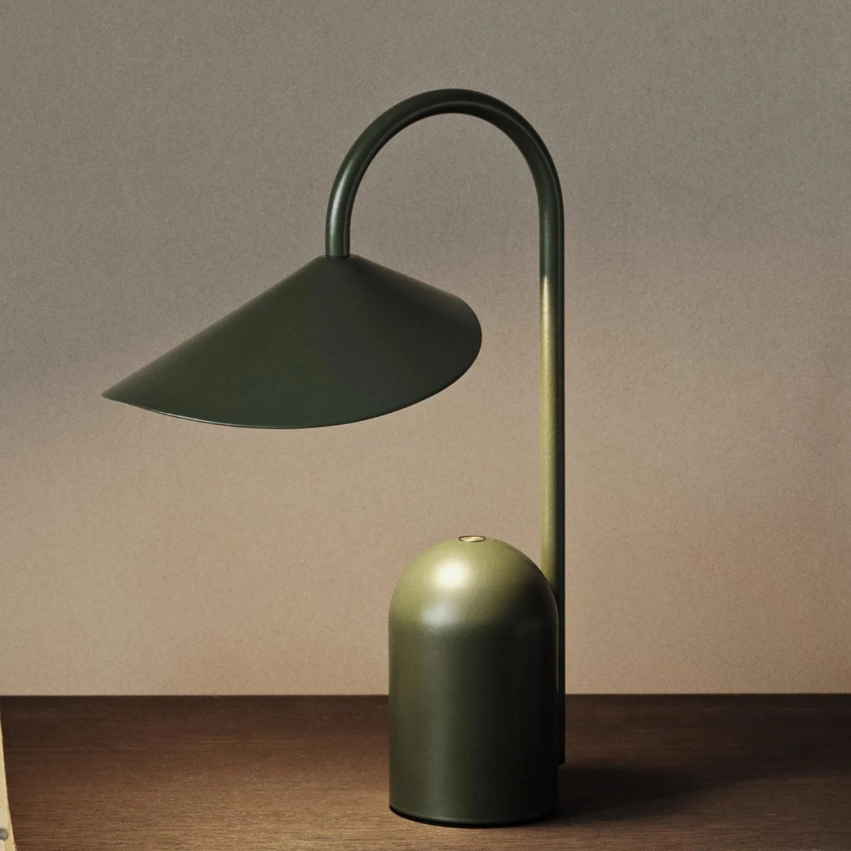 Ferm Living Arum Portable Bordlampe - Grass Green