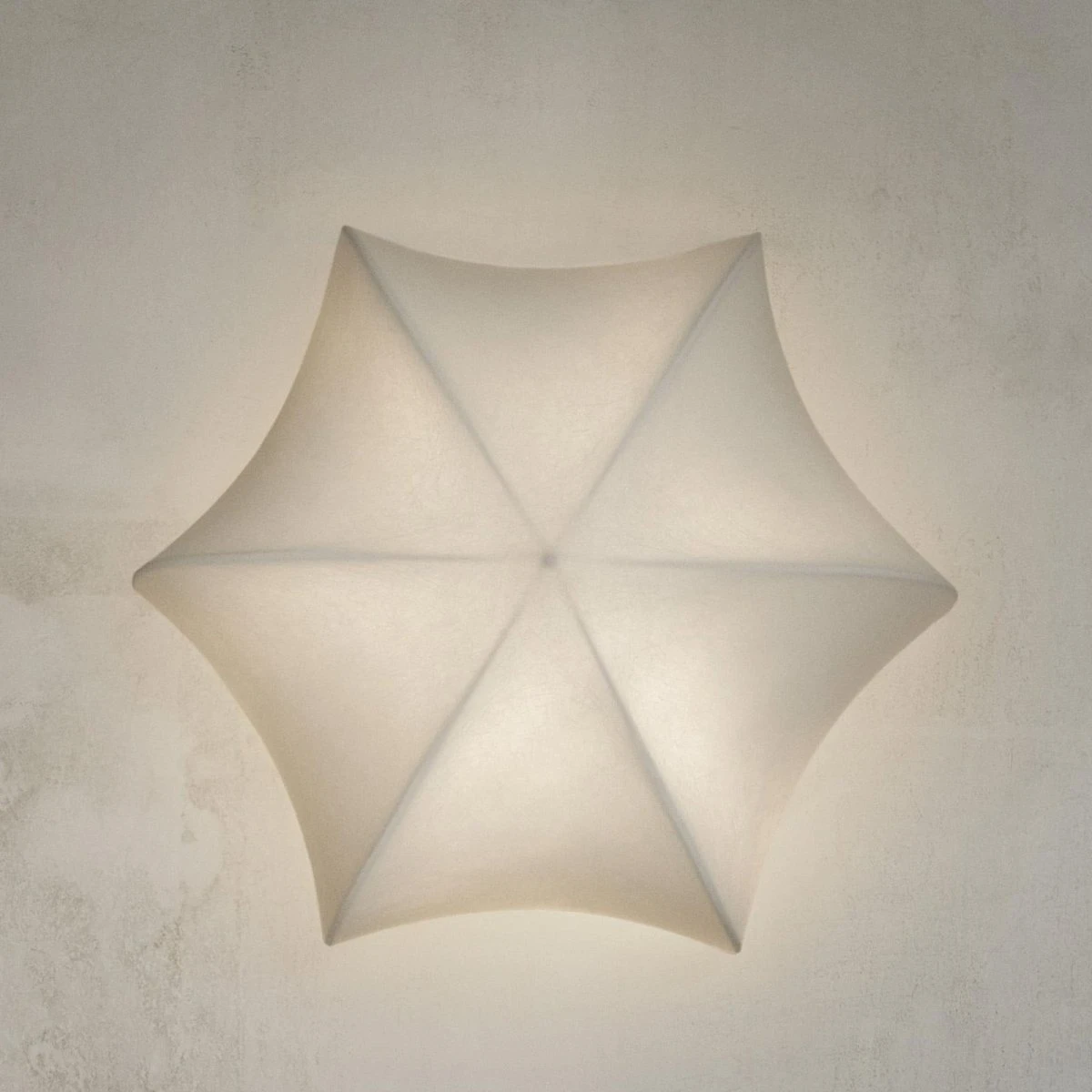 Ferm Living Poem væglampe, Ø36 cm, Hvid/Cashmere