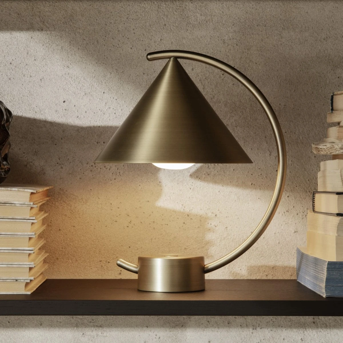 Ferm Living Meridian Portable Bordlampe i Messing