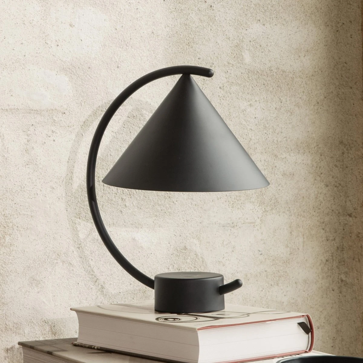Ferm Living Meridian Portable Bordlampe Black
