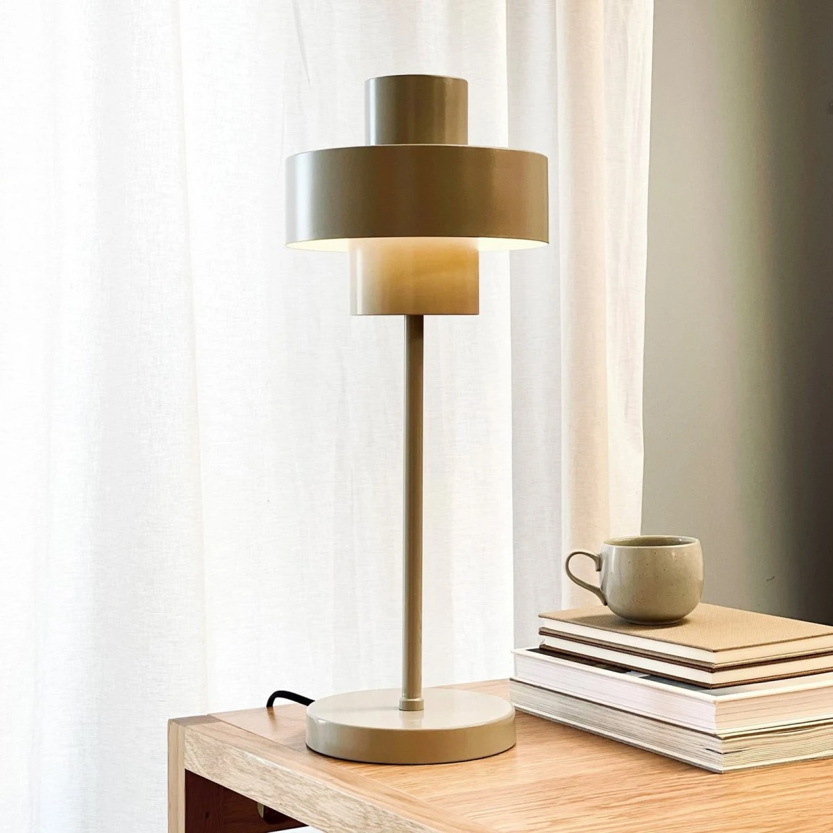 Dyberg Larsen Stoke Bordlampe Grå - Design i Metal