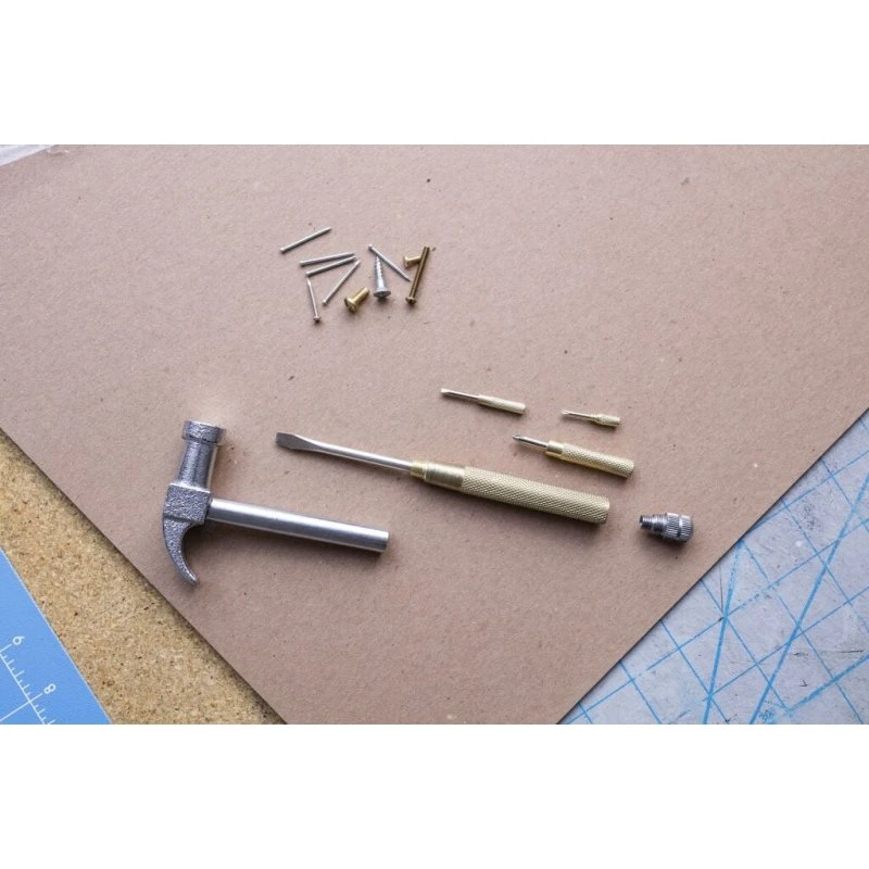 Kikkerland 6-i-1 Handy Hammer – hammer med indbygget skruetrækker