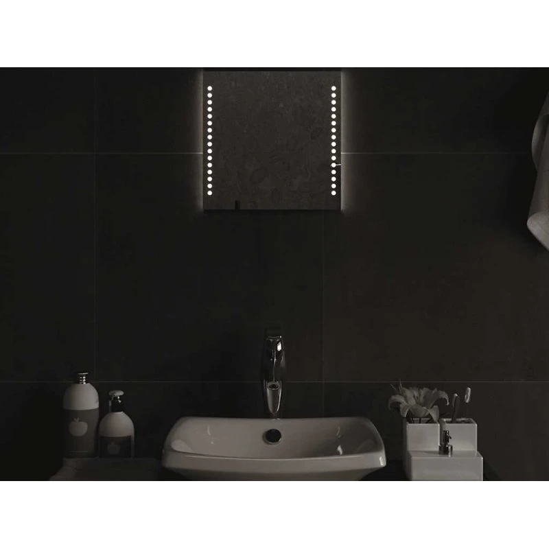 LED badeværelsesspejl 30x30 cm IP65 med USB