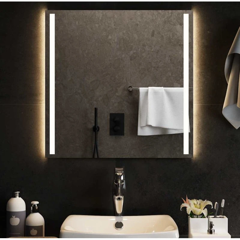 LED badeværelsesspejl 60x60 cm med USB og IP65